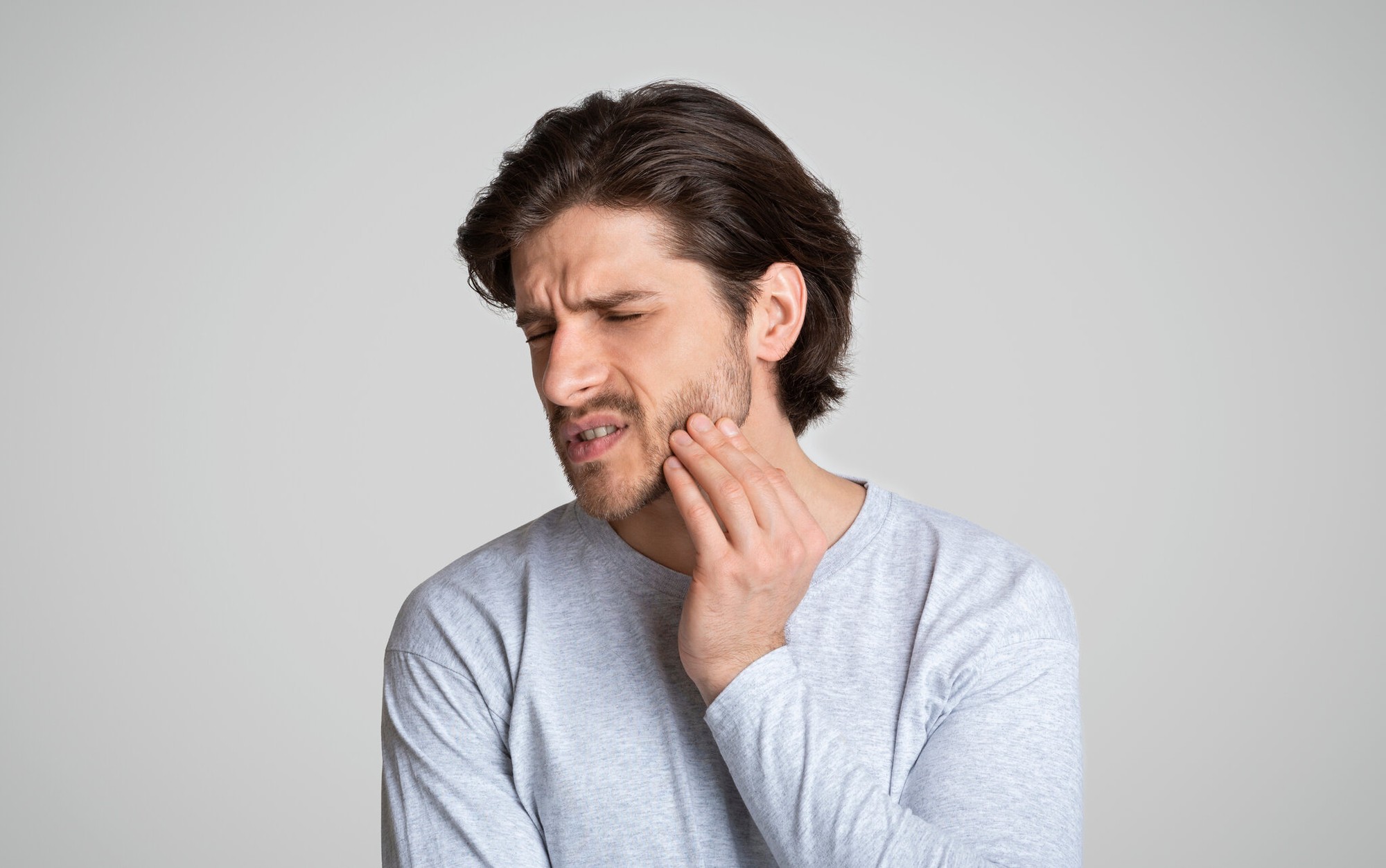 man with toothache